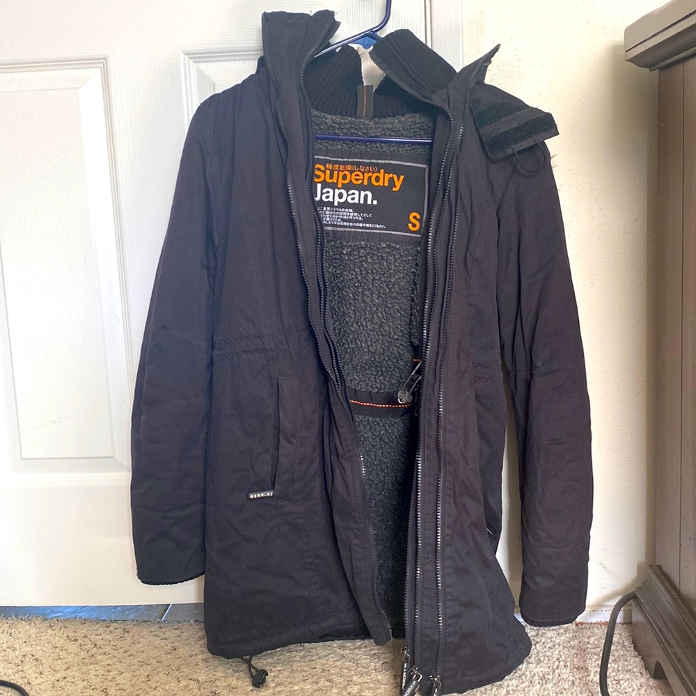 Sz small Superdry Japan black winter coat. Warm lining, sleek & slim silhouette